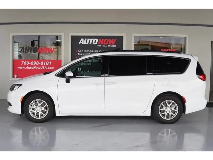 WHITE, 2021 CHRYSLER VOYAGER Image 2