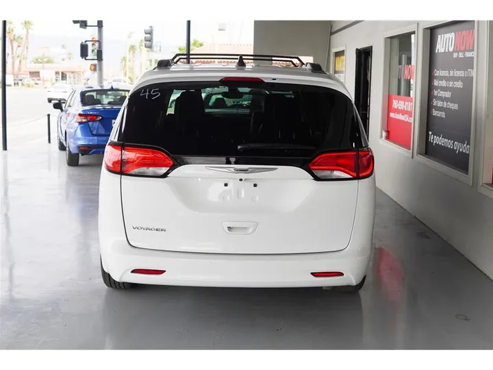 WHITE, 2021 CHRYSLER VOYAGER Image 4