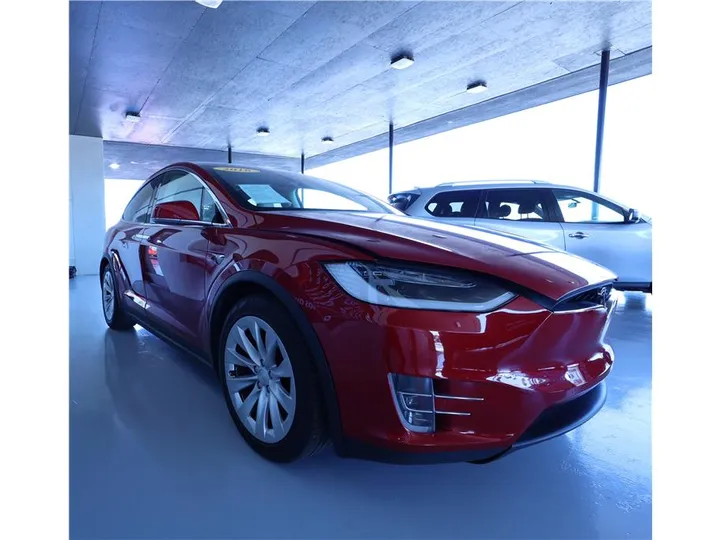 RED, 2016 TESLA MODEL X Image 7