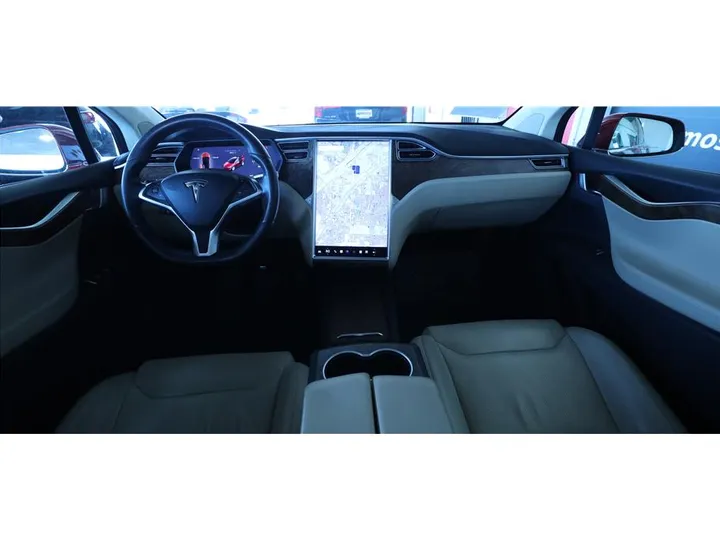 RED, 2016 TESLA MODEL X Image 18