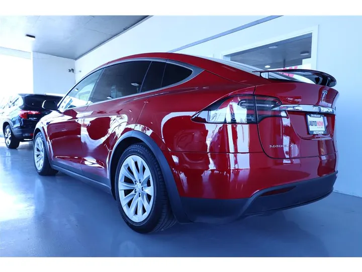 RED, 2016 TESLA MODEL X Image 3