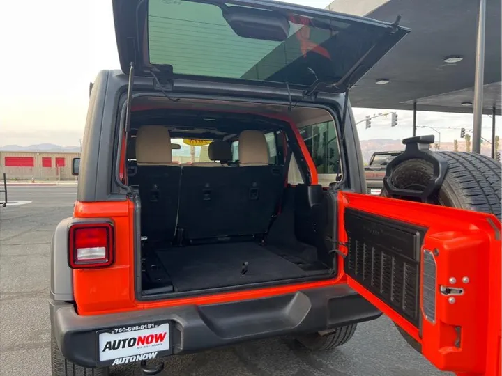 ORANGE, 2018 JEEP WRANGLER UNLIMITED Image 10