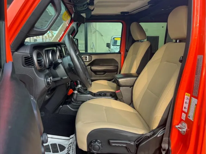 ORANGE, 2018 JEEP WRANGLER UNLIMITED Image 4