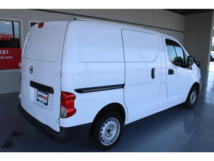 WHITE, 2015 NISSAN NV200 Image 5