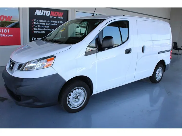 WHITE, 2015 NISSAN NV200 Image 1