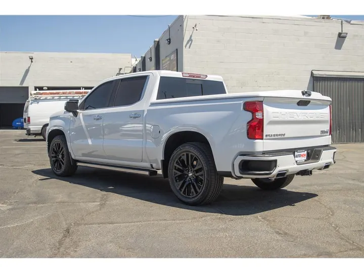 WHITE, 2019 CHEVROLET SILVERADO 1500 CREW CAB Image 3