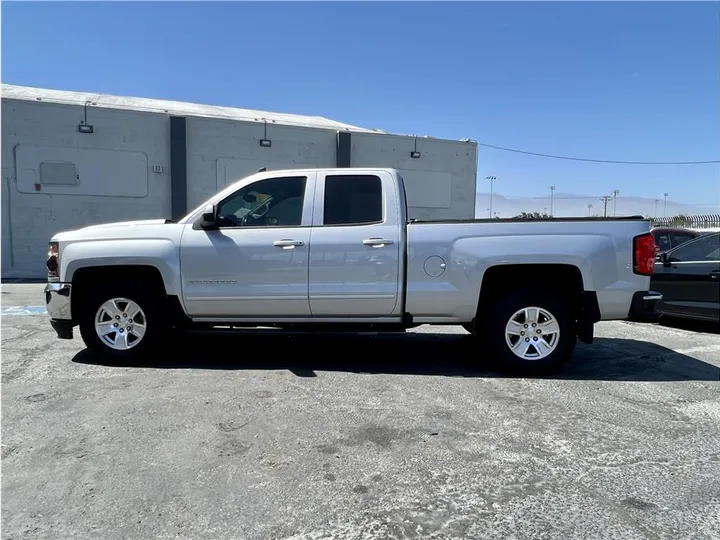 SILVER, 2018 CHEVROLET SILVERADO 1500 DOUBLE CAB Image 2