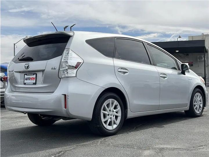 SILVER, 2012 TOYOTA PRIUS V Image 5