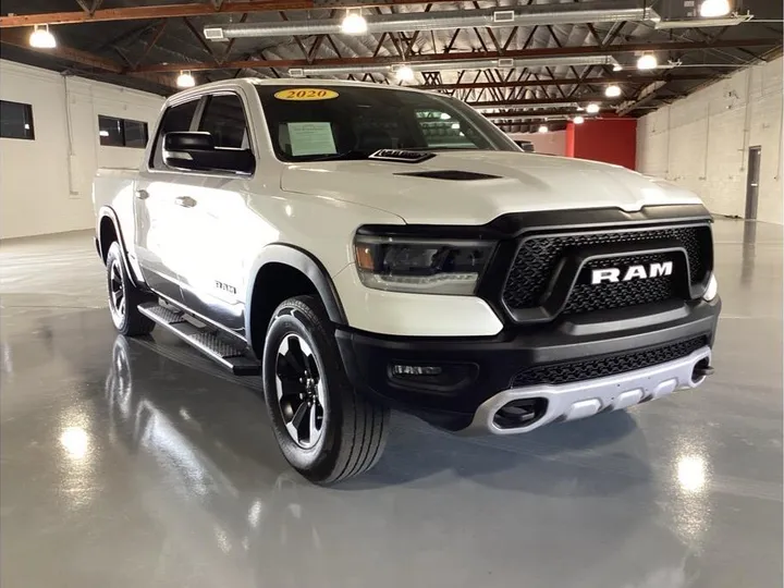 WHITE, 2020 RAM 1500 CREW CAB Image 9