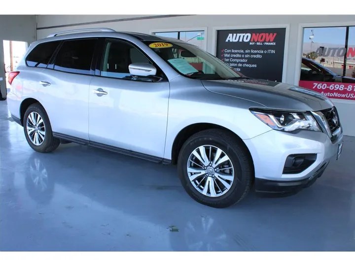 SILVER, 2019 NISSAN PATHFINDER Image 7