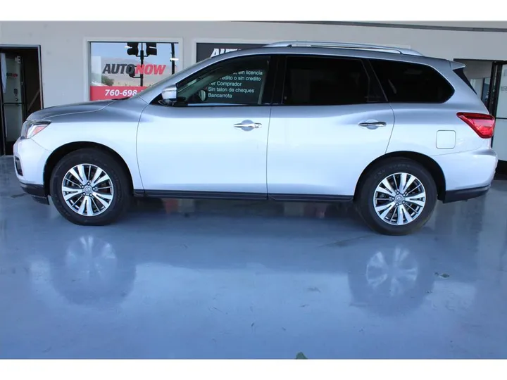 SILVER, 2019 NISSAN PATHFINDER Image 2