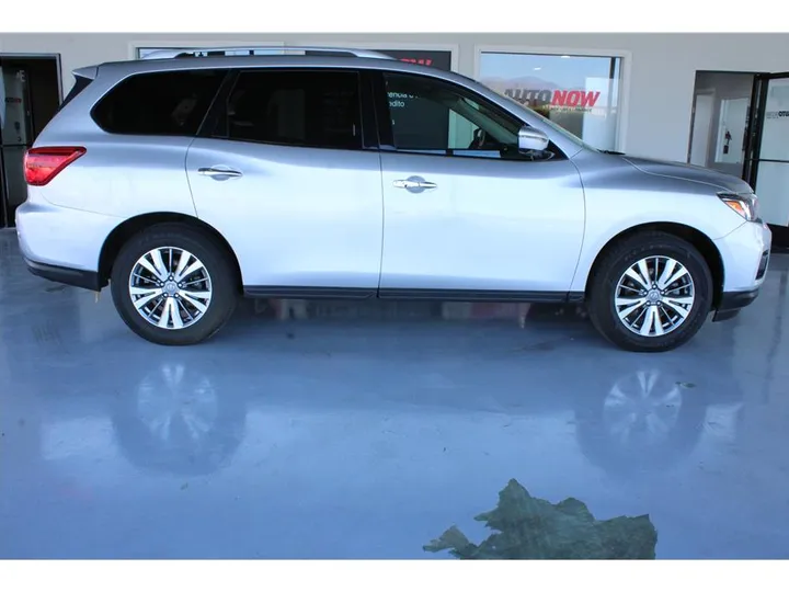 SILVER, 2019 NISSAN PATHFINDER Image 6