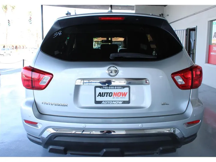 SILVER, 2019 NISSAN PATHFINDER Image 4