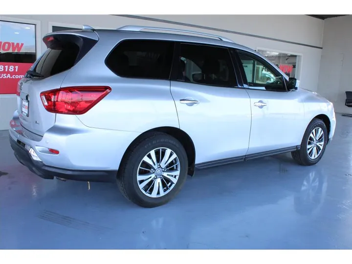 SILVER, 2019 NISSAN PATHFINDER Image 5