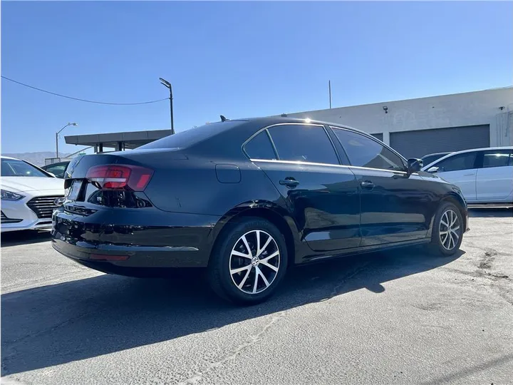 BLACK, 2018 VOLKSWAGEN JETTA Image 5