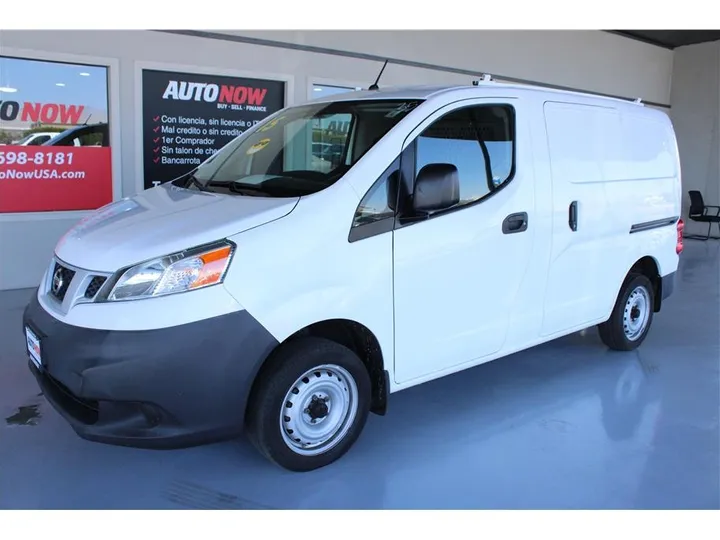 WHITE, 2015 NISSAN NV200 Image 1