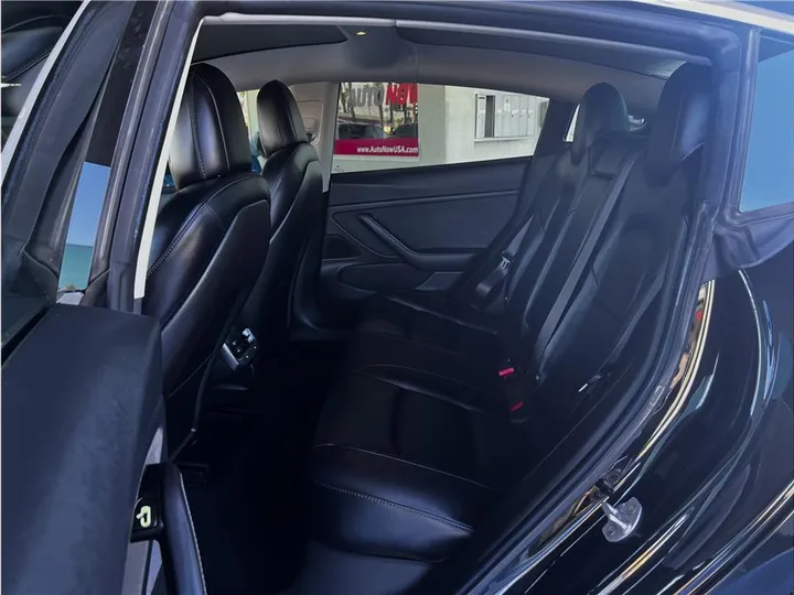 BLACK, 2018 TESLA MODEL 3 Image 5