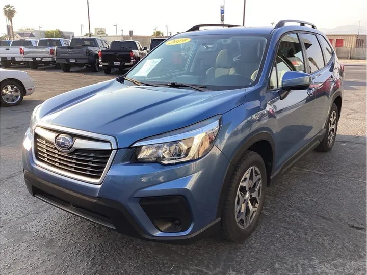 BLUE, 2019 SUBARU FORESTER Image 2