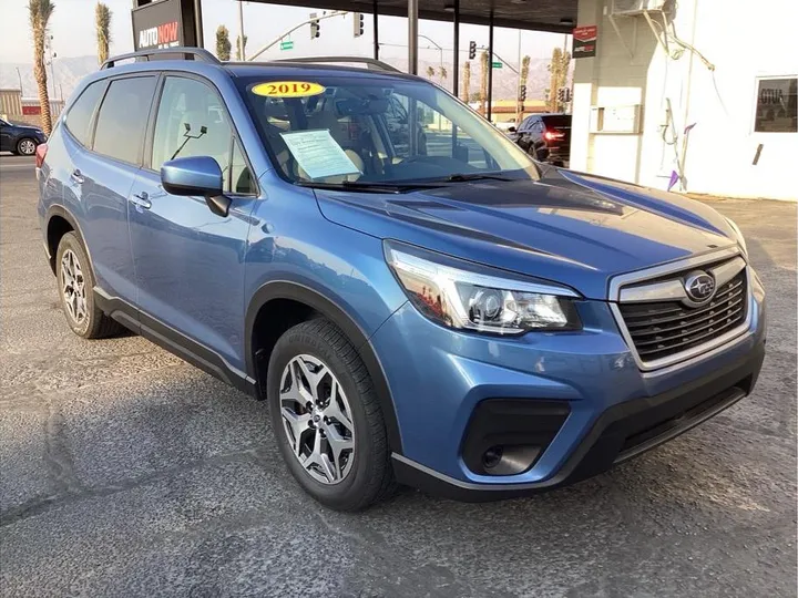 BLUE, 2019 SUBARU FORESTER Image 8