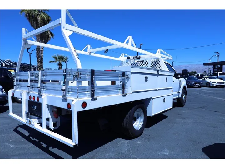 WHITE, 2017 FORD F350 SUPER DUTY CREW CAB & CHASSIS Image 5