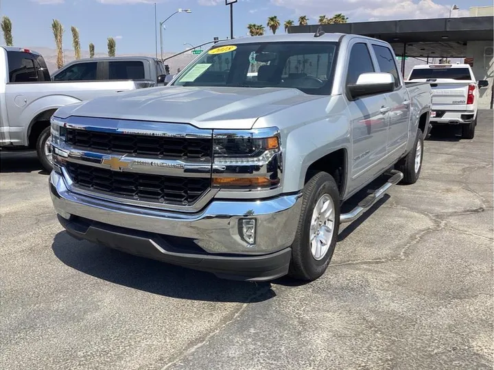 SILVER, 2018 CHEVROLET SILVERADO 1500 CREW CAB Image 2