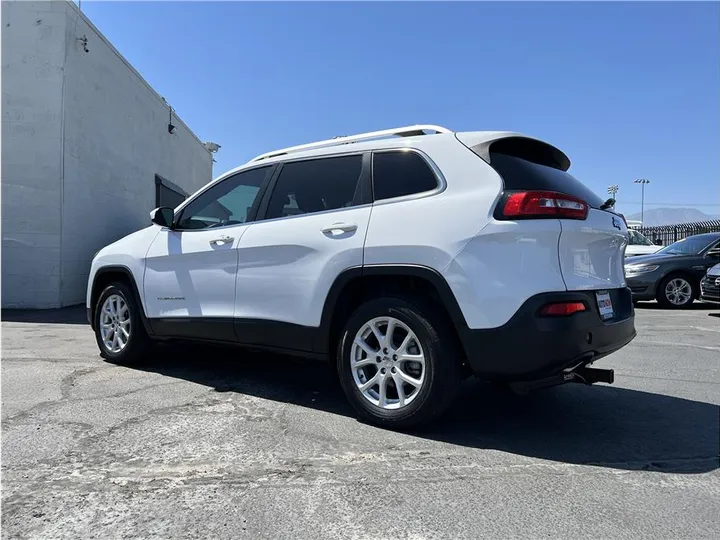 WHITE, 2017 JEEP CHEROKEE Image 3