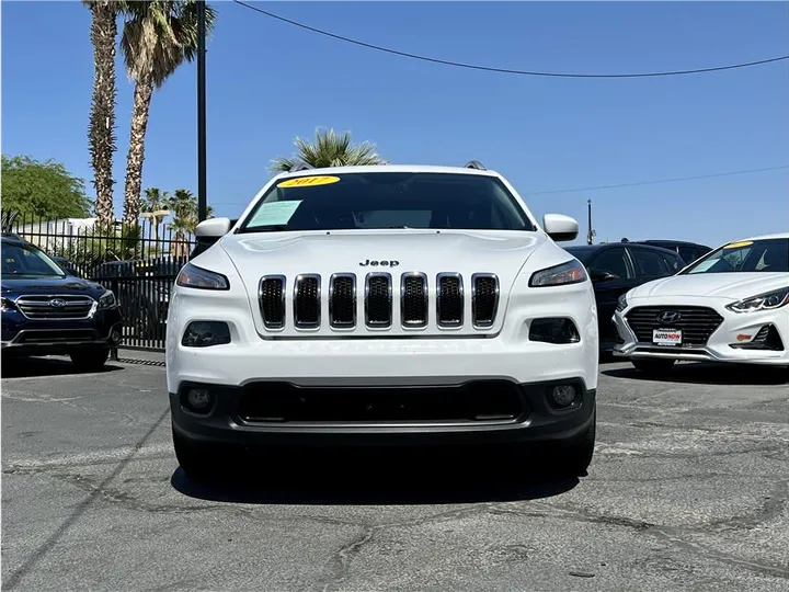 WHITE, 2017 JEEP CHEROKEE Image 8