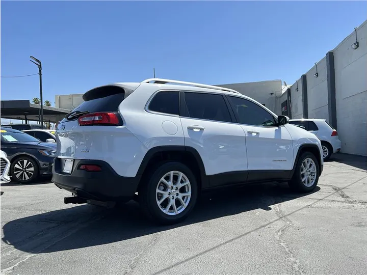 WHITE, 2017 JEEP CHEROKEE Image 5