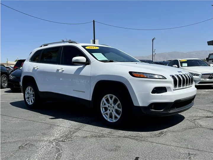 WHITE, 2017 JEEP CHEROKEE Image 7