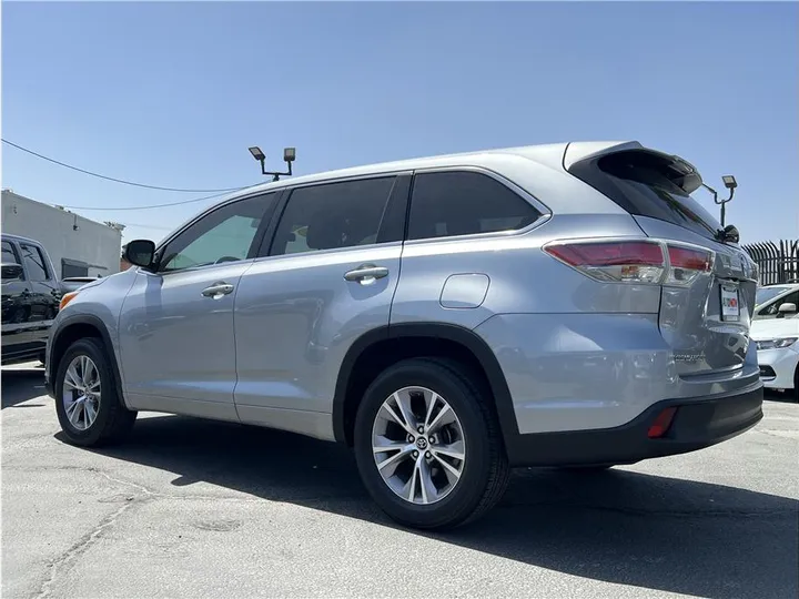 SILVER, 2016 TOYOTA HIGHLANDER Image 3