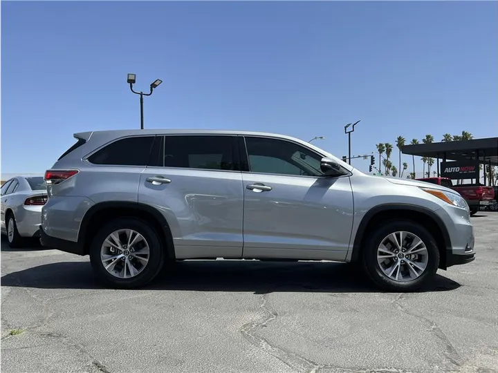 SILVER, 2016 TOYOTA HIGHLANDER Image 6