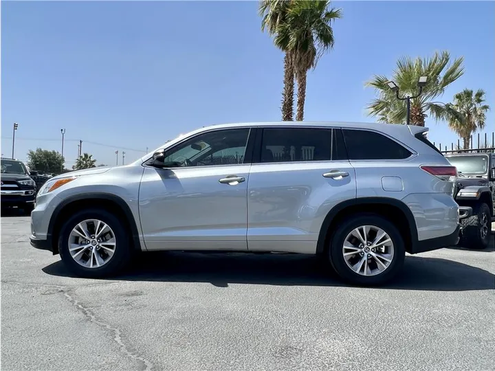 SILVER, 2016 TOYOTA HIGHLANDER Image 2