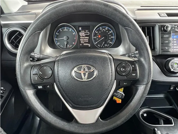 WHITE, 2018 TOYOTA RAV4 Image 15