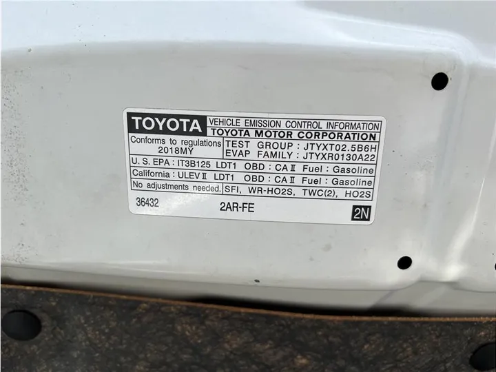 WHITE, 2018 TOYOTA RAV4 Image 24