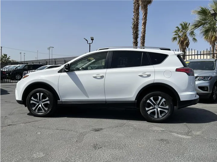 WHITE, 2018 TOYOTA RAV4 Image 2