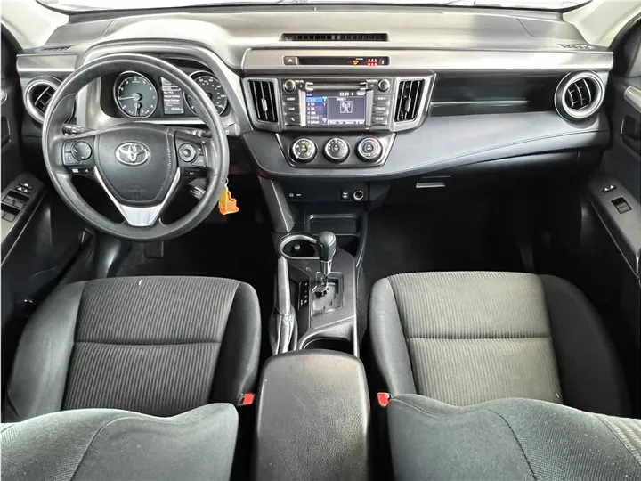 WHITE, 2018 TOYOTA RAV4 Image 17