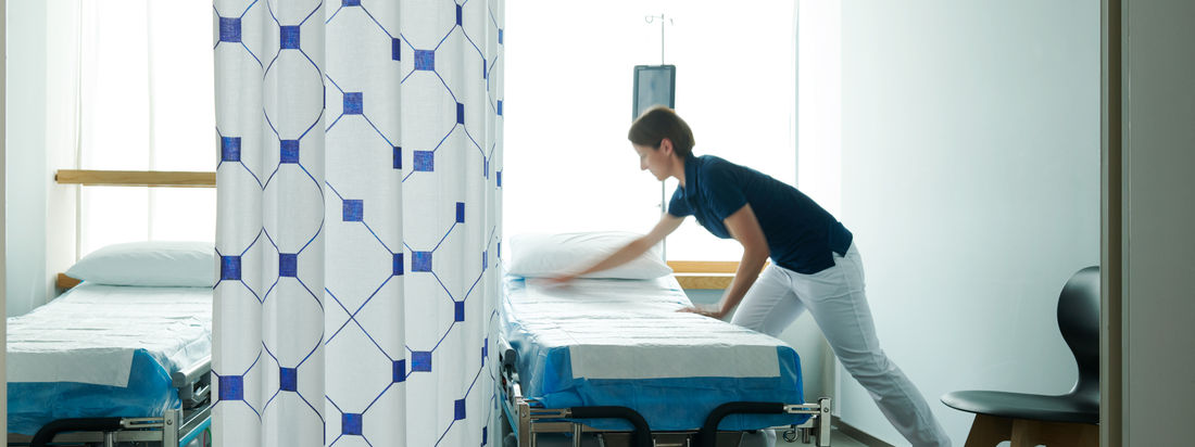 Patientenbett bereit machen