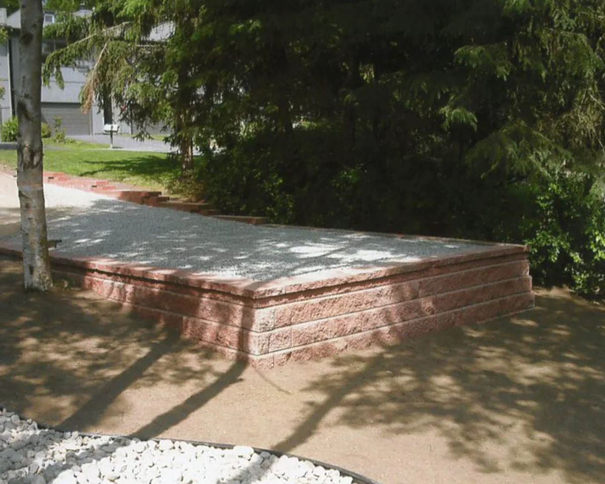Segmental block retaining wall in Eagle River, Alaska