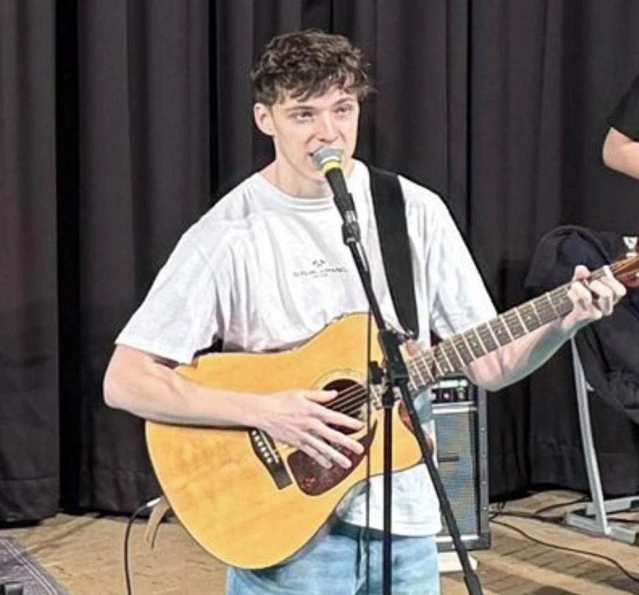 Dominik – guitarist and web developer of Neural Override
