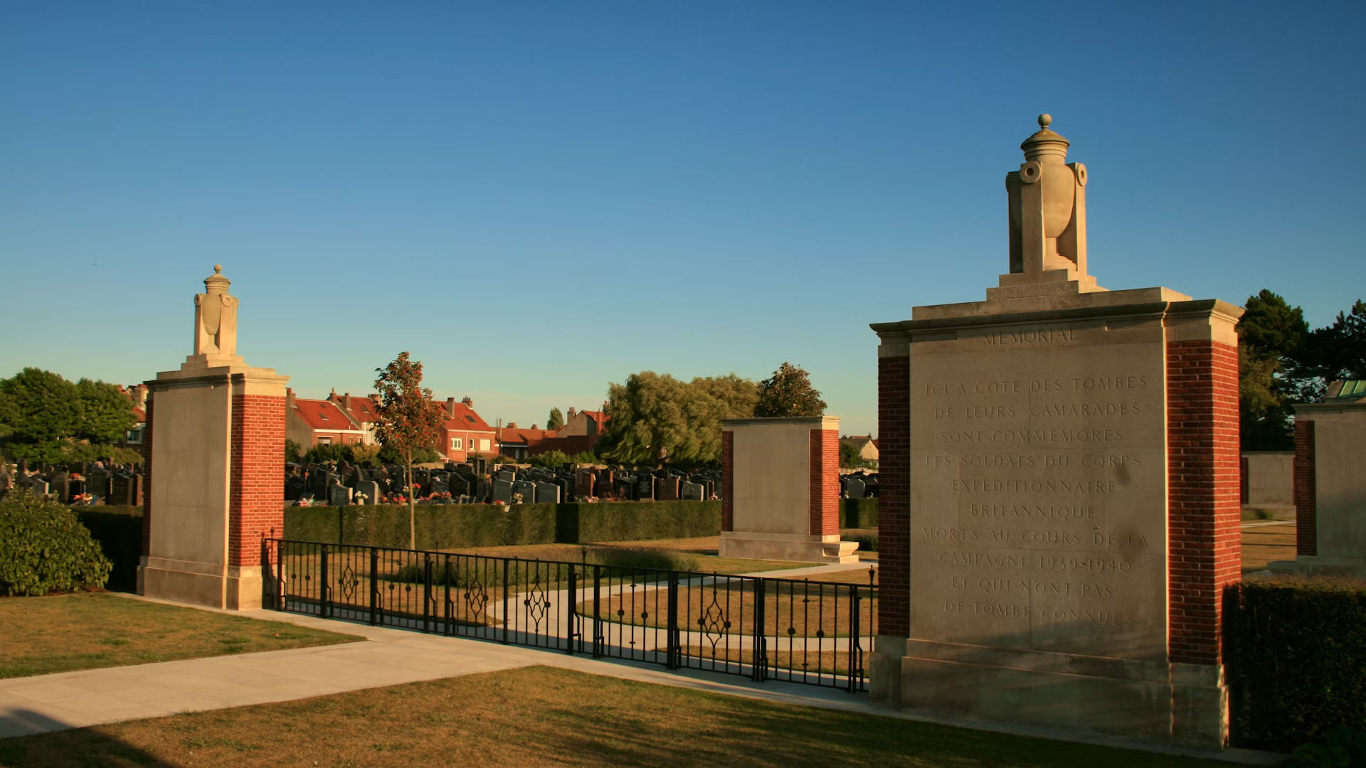 Dunkirk War Cemetery Memoria
