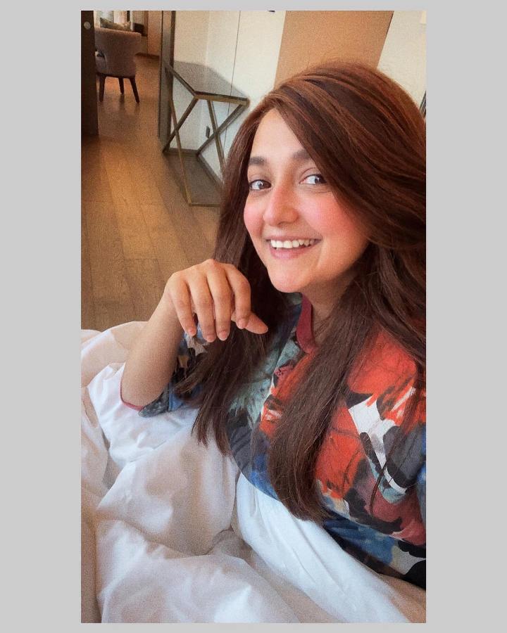 Monali Thakur Photos