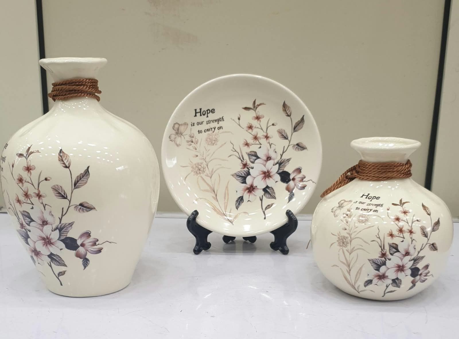 Country Cottage Floral Ceramic Vase & Plate Ensemble for Living Room & Dining Decor