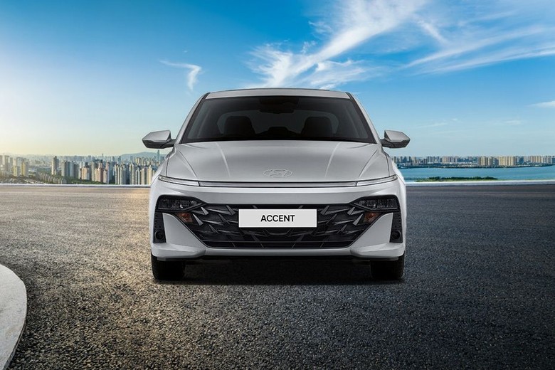 Hyundai Accent Front Medium View