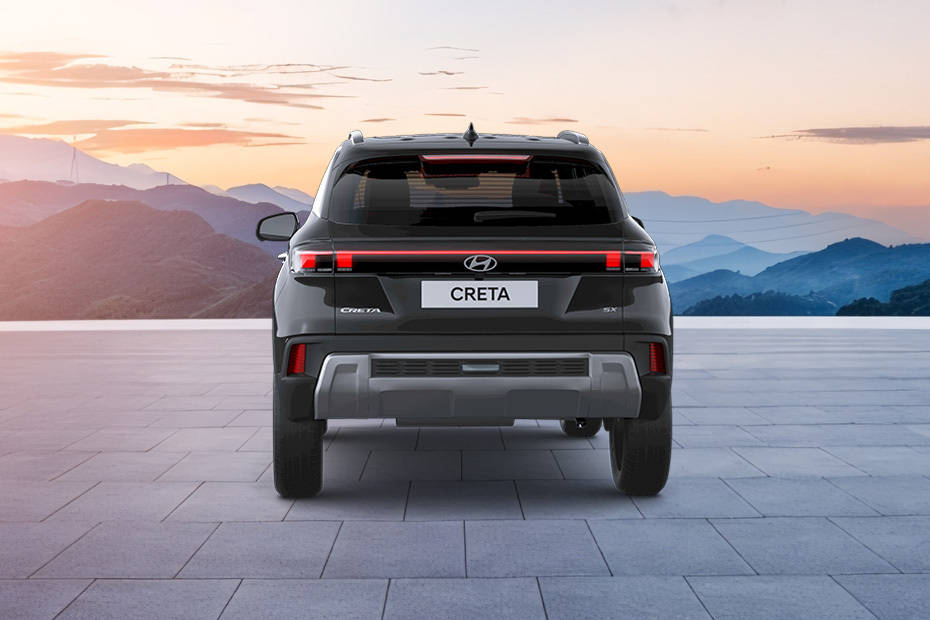 Full Rear View of هيونداي كريتا ٢٠٢٦ Full Rear View of هيونداي كريتا ٢٠٢٦