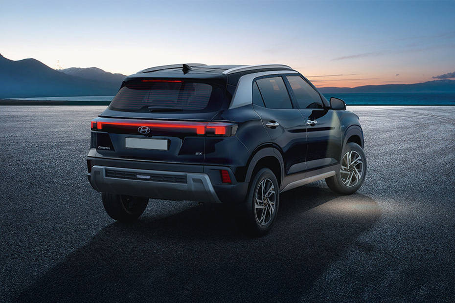كريتا ٢٠٢٦ Rear angle view كريتا ٢٠٢٦ Rear angle view