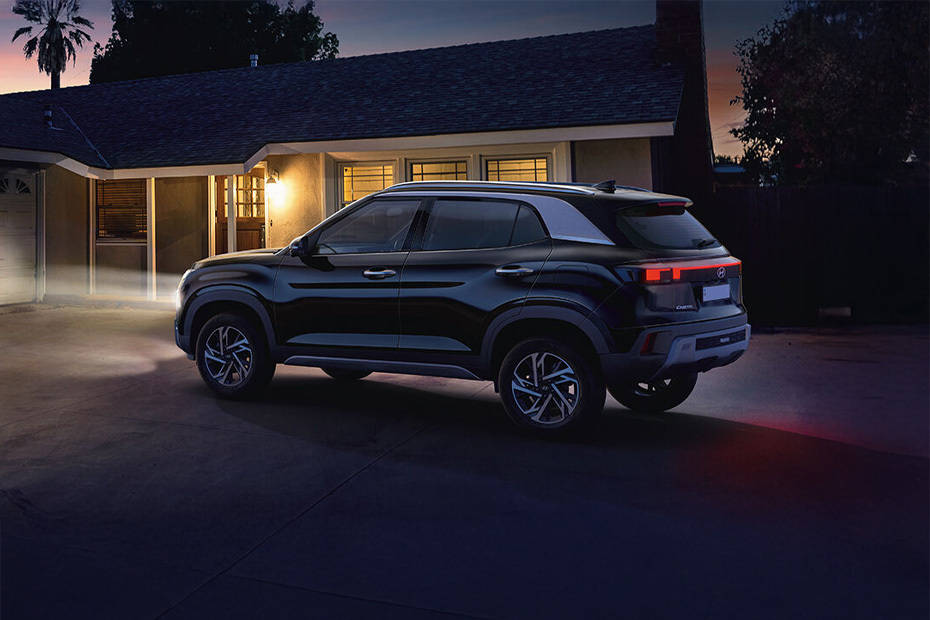 Rear Cross Side View of هيونداي كريتا ٢٠٢٦ Rear Cross Side View of هيونداي كريتا ٢٠٢٦