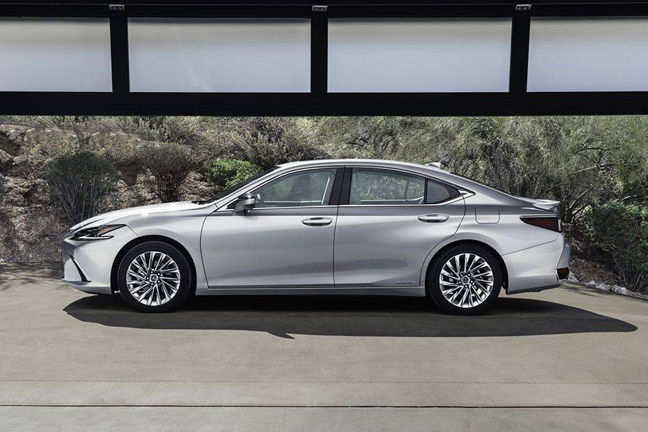 Lexus ES 2024 Saudi Arabia