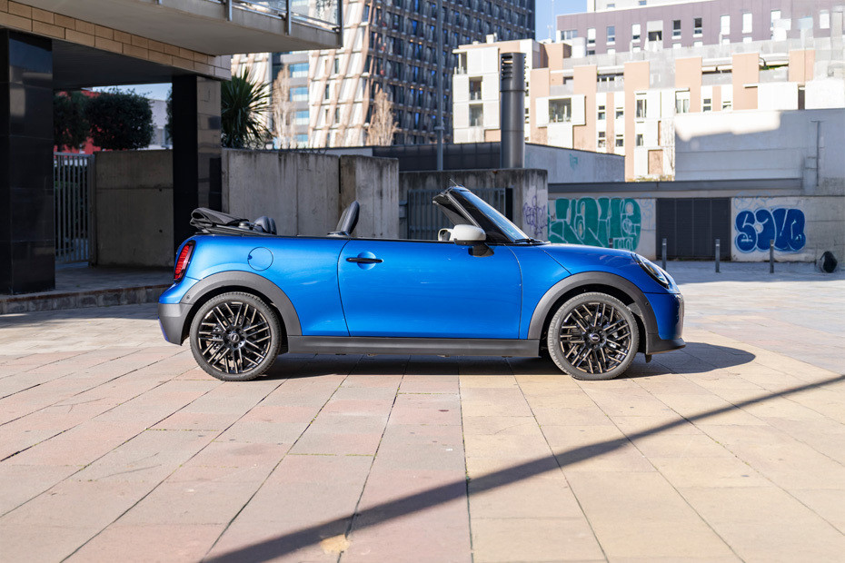 Convertible Medium Angle Front View Convertible Medium Angle Front View