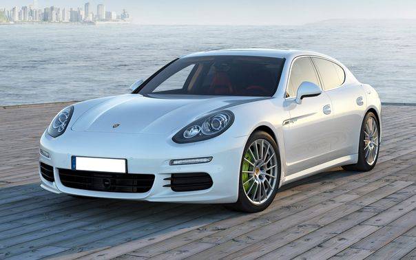 Porsche Panamera S E-Hybrid Front Angle High View Porsche Panamera S E-Hybrid Front Angle High View