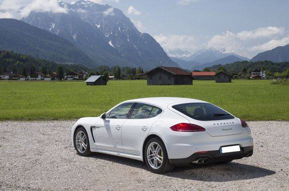 Panamera S E-Hybrid Side view Panamera S E-Hybrid Side view